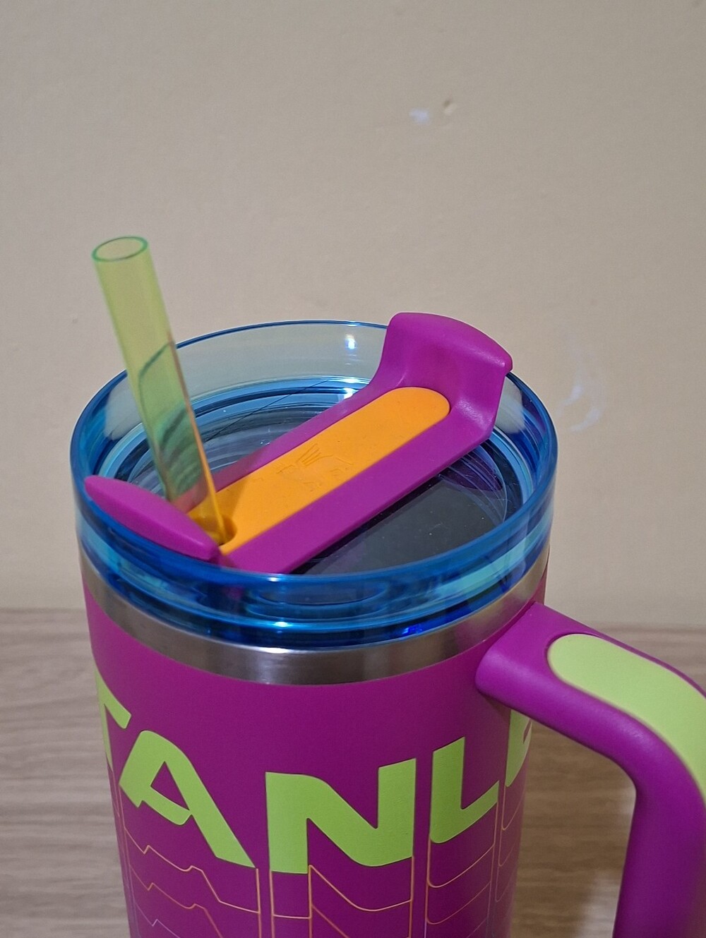 Stanley 2024 Reverb Collection NEON VIVID VIOLET 40oz Quencher Tumbler BNWT - Picture 3 of 3
